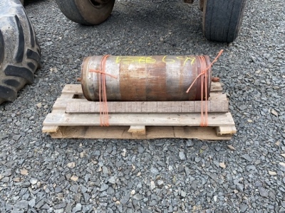 Front tractor weight for linkage
