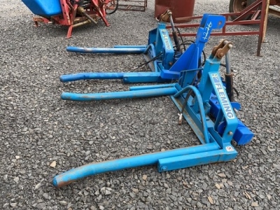 Double bale lifter 3 point linkage
