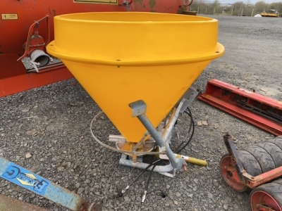Jarmet 600kg manure sower only used once hydraulic shut of with shaft