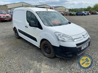 Citreon 1.6 diesel van FXZ366Z, no MOT, no first gear, new battery, 2001