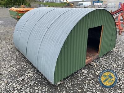 Animal ark with wooden floor and steel skids