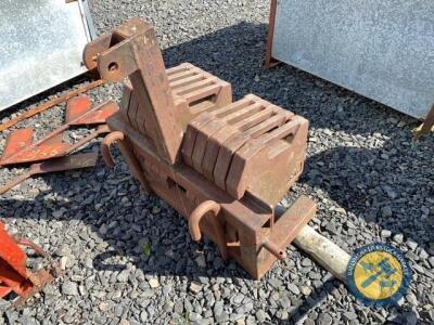 Reps of J McNeill Deceased - Weight carrier 3 point linkage