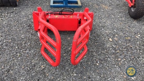 Nugent soft hands round bale grab