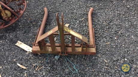Nugent round bale lifter