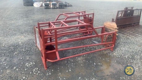 2 x farrowing crates