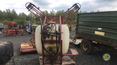 600L Hardi sprayer with shaft