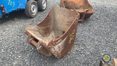 2ft bucket for 8tn digger