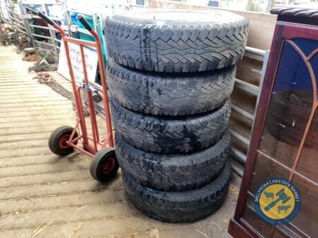5 x good land Rover rims with tyres