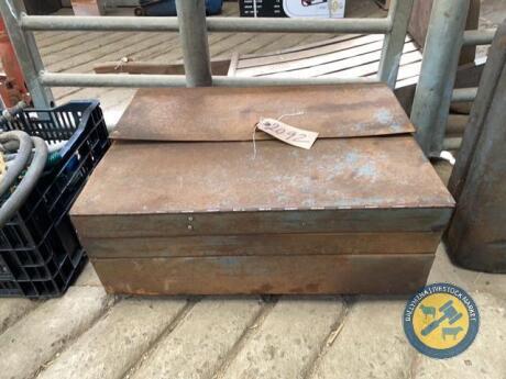 Large metal opening tool box