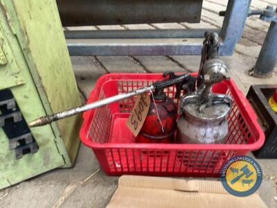 2 x spray guns