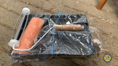 Paint tray & 3 x rollers