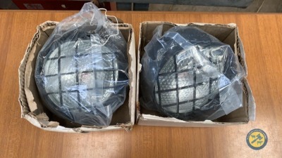2 x spotlights
