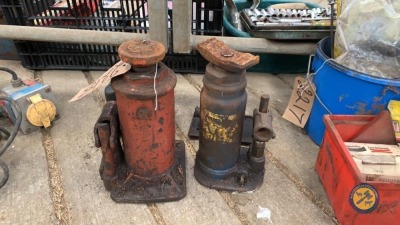 4 x Jacks, including 2 x bottle jacks