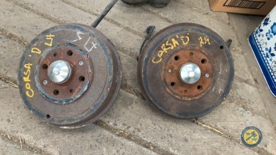 2 x wheel hubs