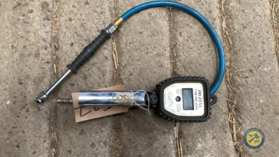 Digital tyre inflater