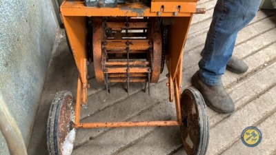 Sisis auto turfman with spiker head