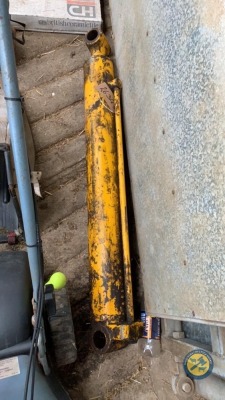 Hydraulic ram of MF digger