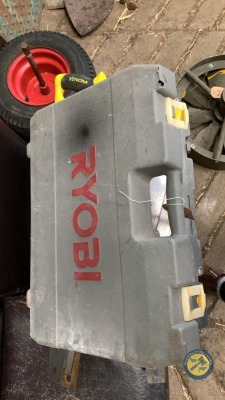 6 x hand saws & box