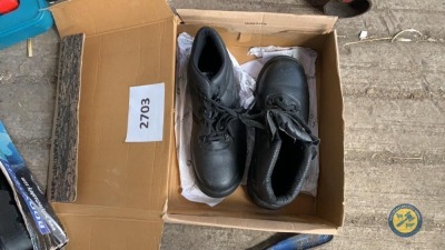 Size 8 new work boots with steel toe