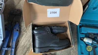 Size 11 new work boots steel toe