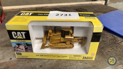 1:50 scale CAT D8R Dozer