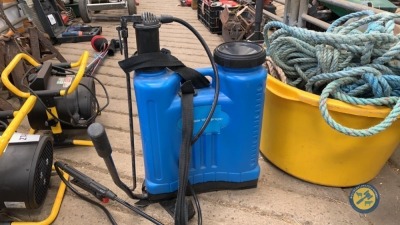 Knapsack sprayer