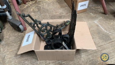 5 x old angle brackets for shelving