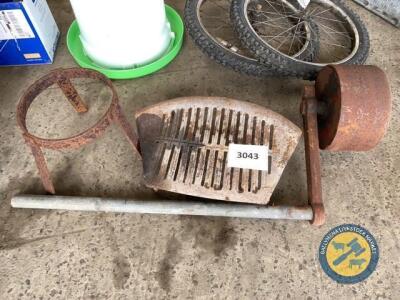 Job lot of grate, 3 leg pot, stand & pulley