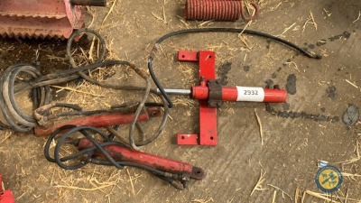 3 x hydraulic rams with hoses