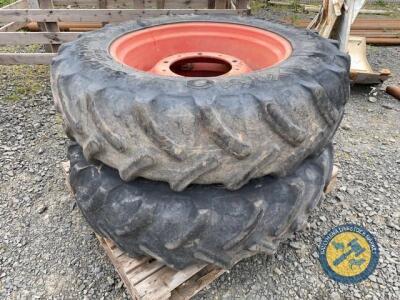 13.6Rx28 Maximo tyres & rims, 340-85-R28