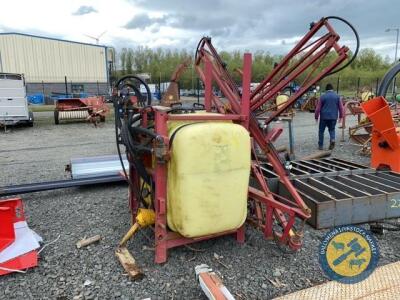 800L Hardi crop sprayer with shaft