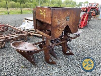 Ferguson bell planter fully complete with manure sower