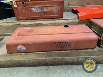 Case bonnet and front grill, like new; from Spanish tractor