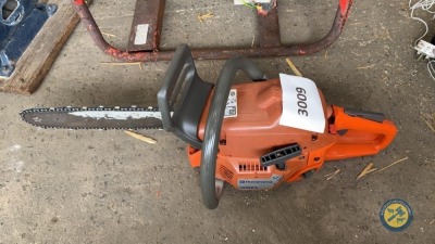 Husquvanna 350 chainsaw, new chain & serviced