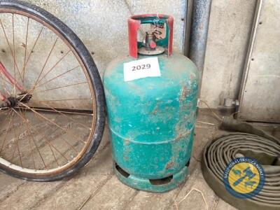 Gas tank