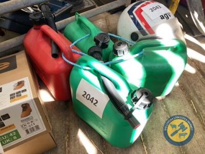 4 x petrol cans