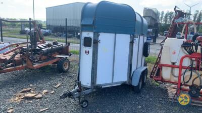 2 horsebox with brakes & lights