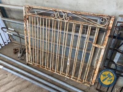 2 x gates approx 4ft white