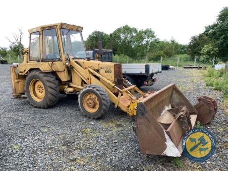 Ford 550 digger, 4 wheel drive, with key, cw 1 6ft sheugh bucket, 2 digging buckets 2ft 18", pallet toes