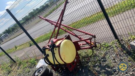 Hardi 200L sprayer with shaft