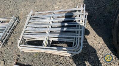 13 x 4ft galvanised hurdles round top with pins