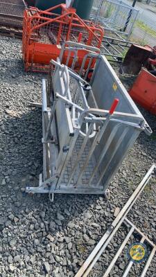 WM Ironwork Turnover sheep crate