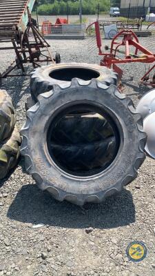 Agrimax 340-85-28 x 2, Goodyear 13.6-R38 x 2