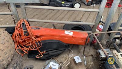 Leaf blower or sucker