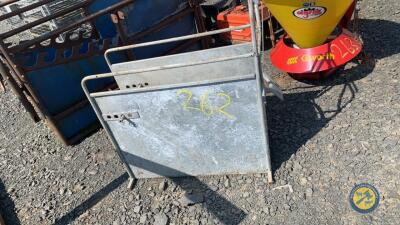 Galvanised calf dehorning crate