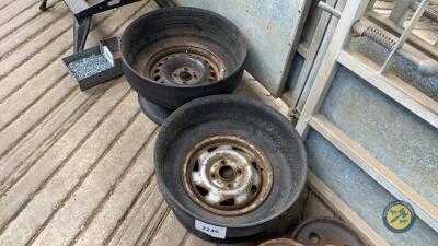 2 x wheel & tyre planters