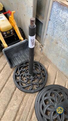 Cast iron chair or table base