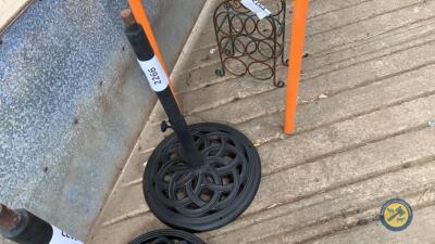 Cast iron chair or table base