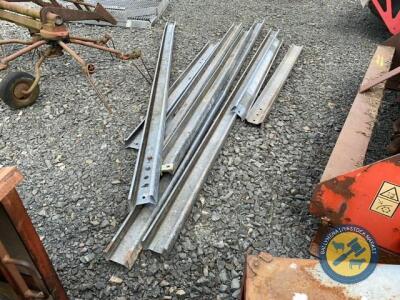 Various lengths of galvanised roof steels