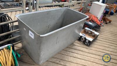 Large gery tub on wheels